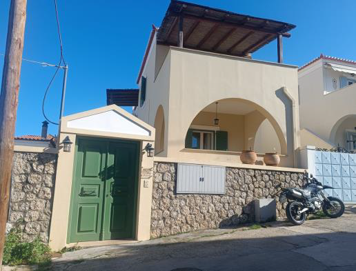 Οικόπεδο με κτίσμα 222 sq.m. σε πλειστηριασμό Municipality of Spetses