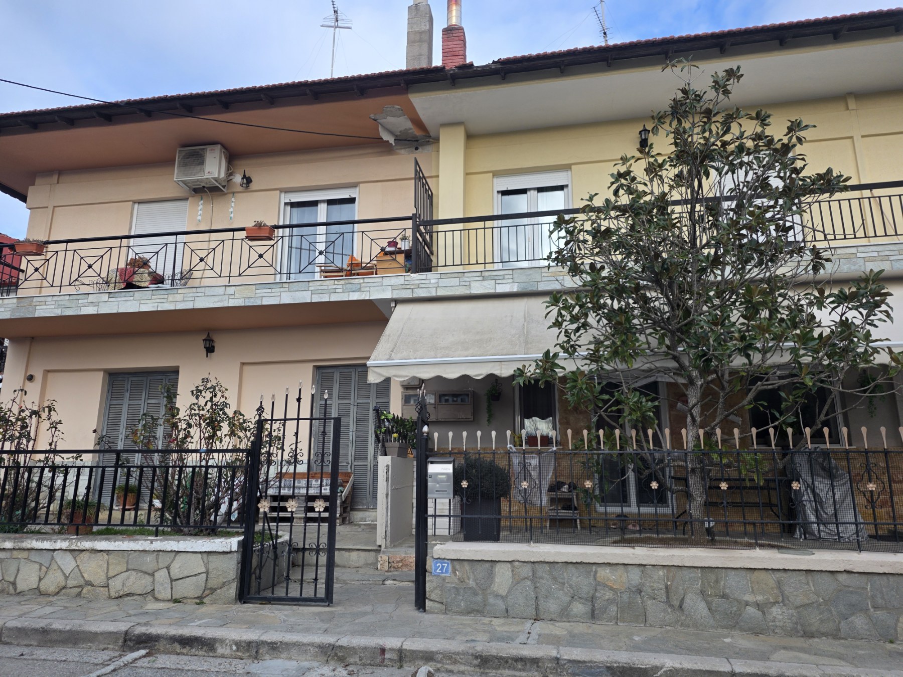 photo1