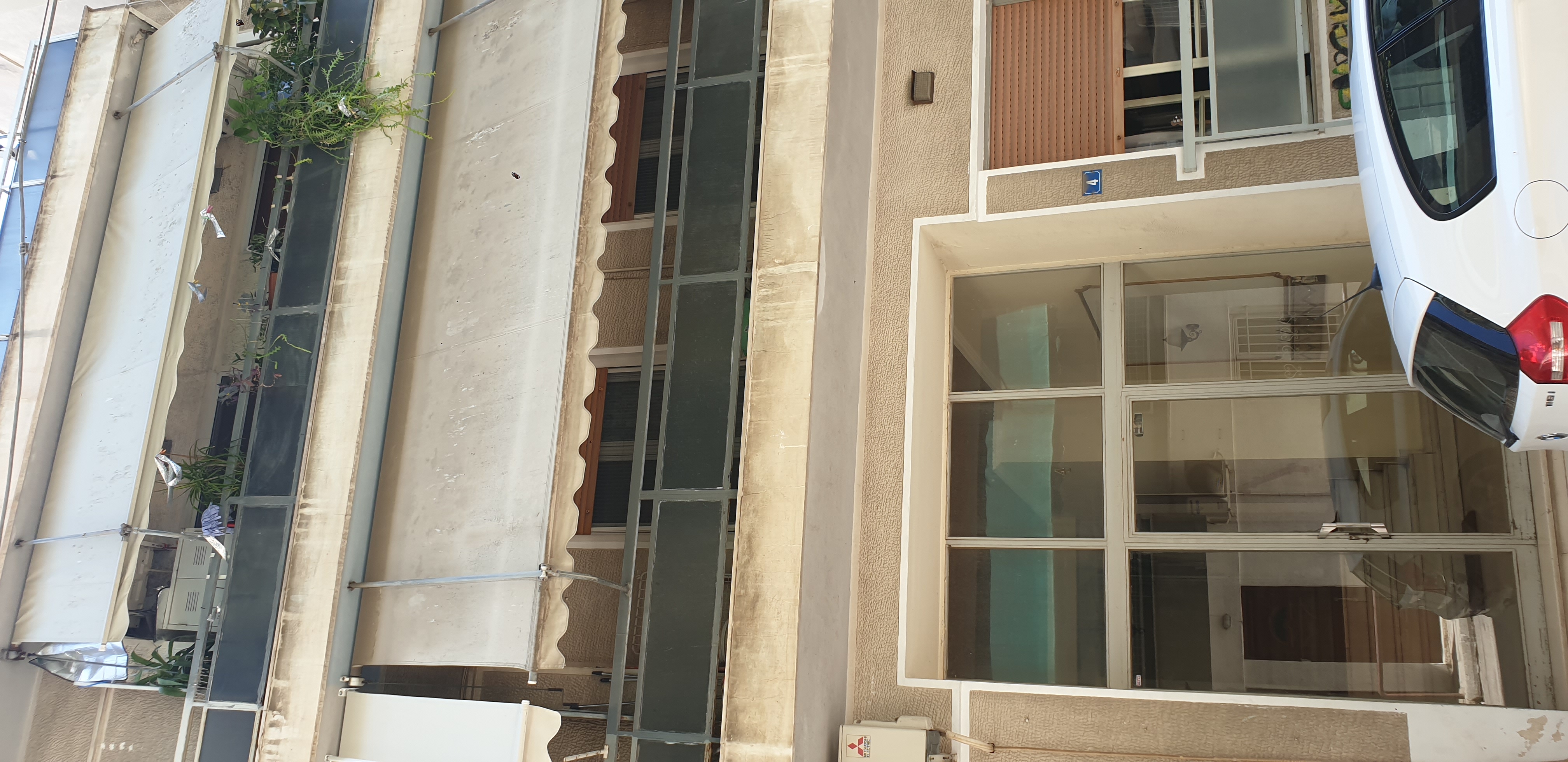 photo1