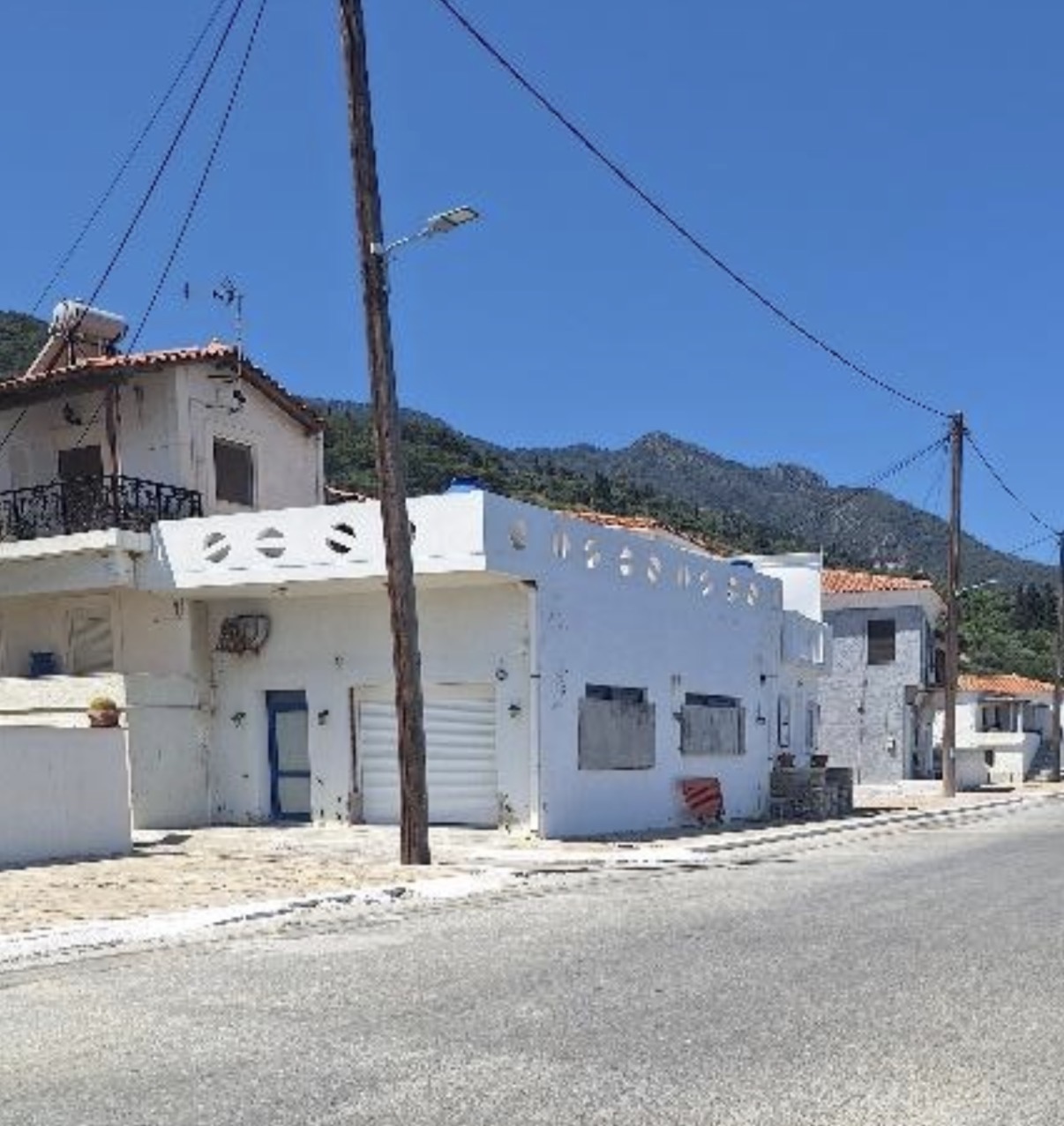 Οικόπεδο με κτίσμα  σε πλειστηριασμό Δήμος Σάμου