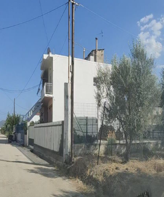 Οικόπεδο με κτίσμα  σε πλειστηριασμό Δήμος Βέλου - Βόχας