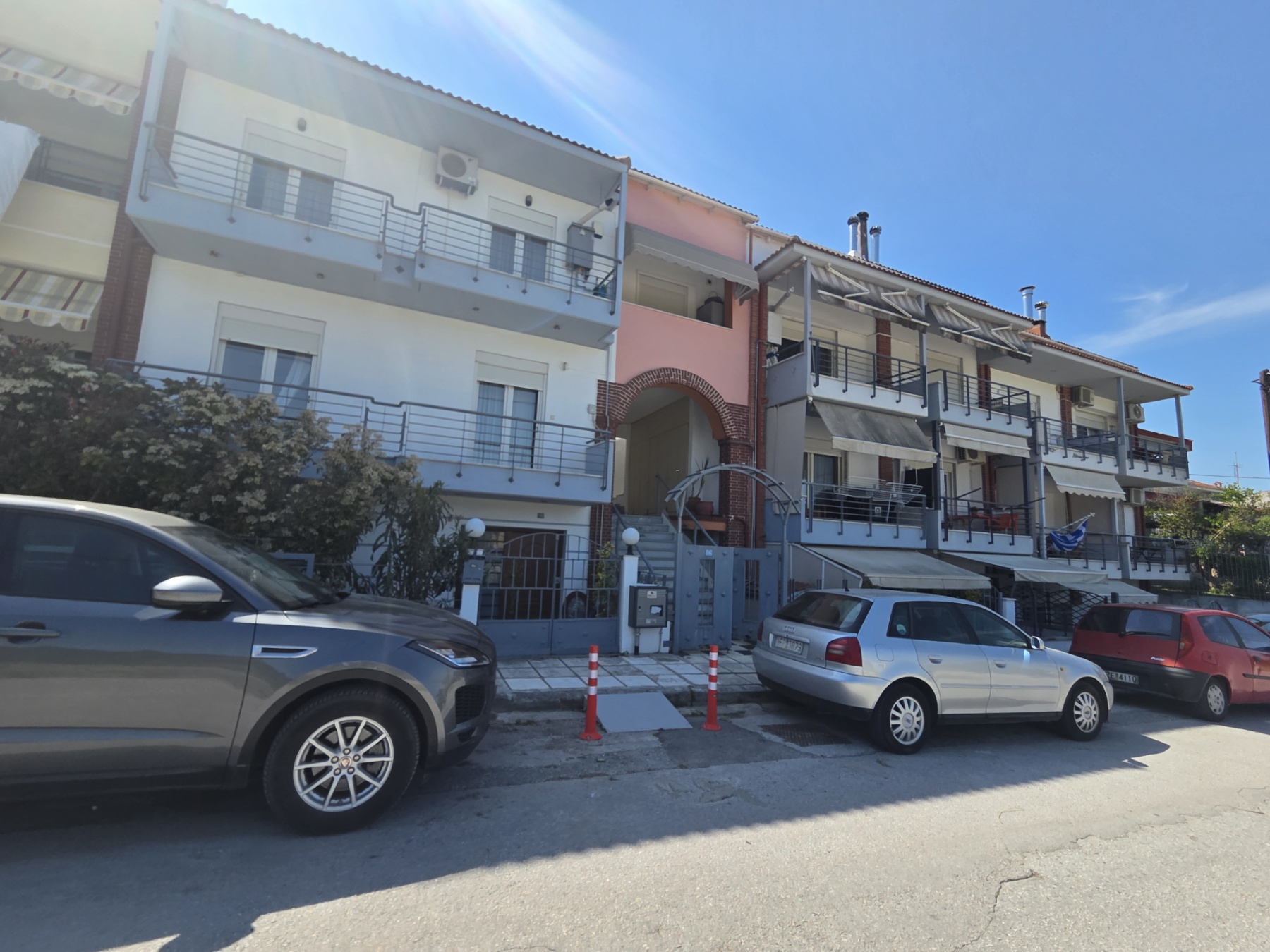 photo1