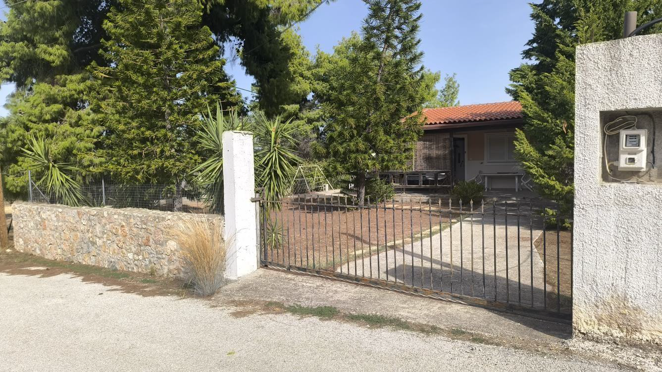 Οικόπεδο με κτίσμα  σε πλειστηριασμό Δήμος Λουτρακίου - Περαχώρας - Αγ. Θεοδώρων