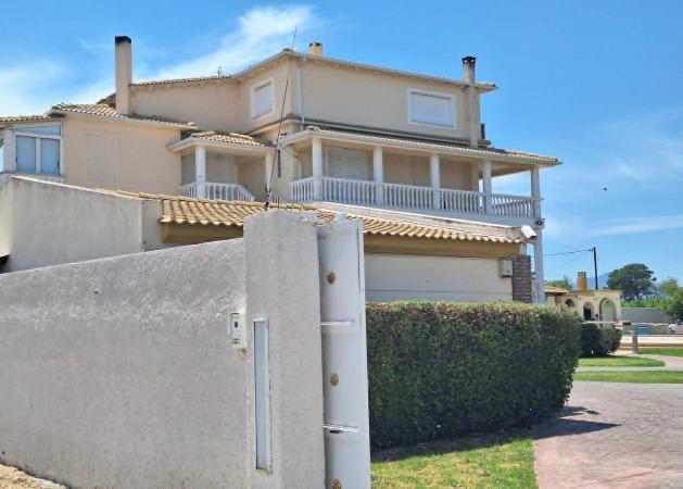 photo1