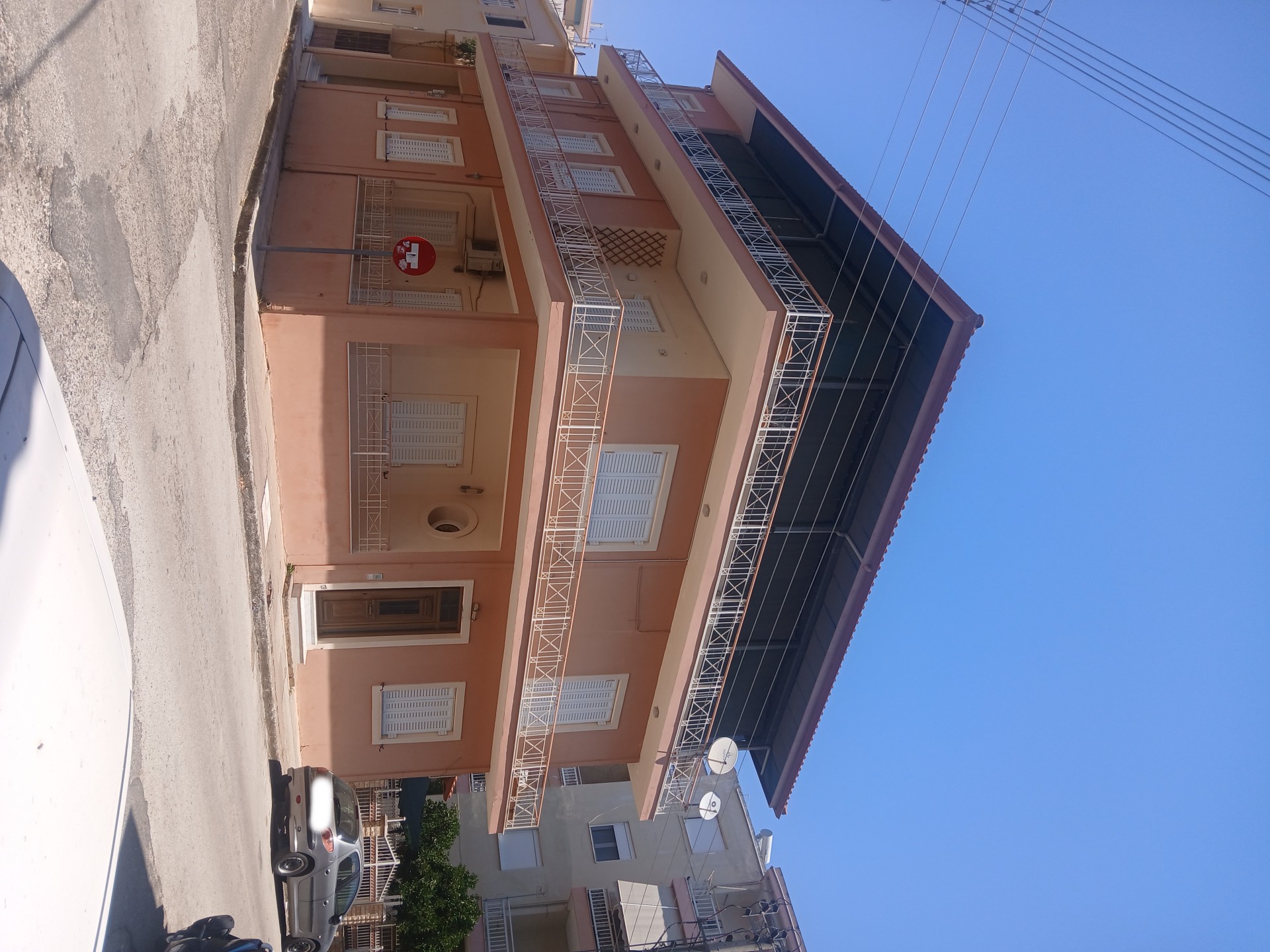 photo1