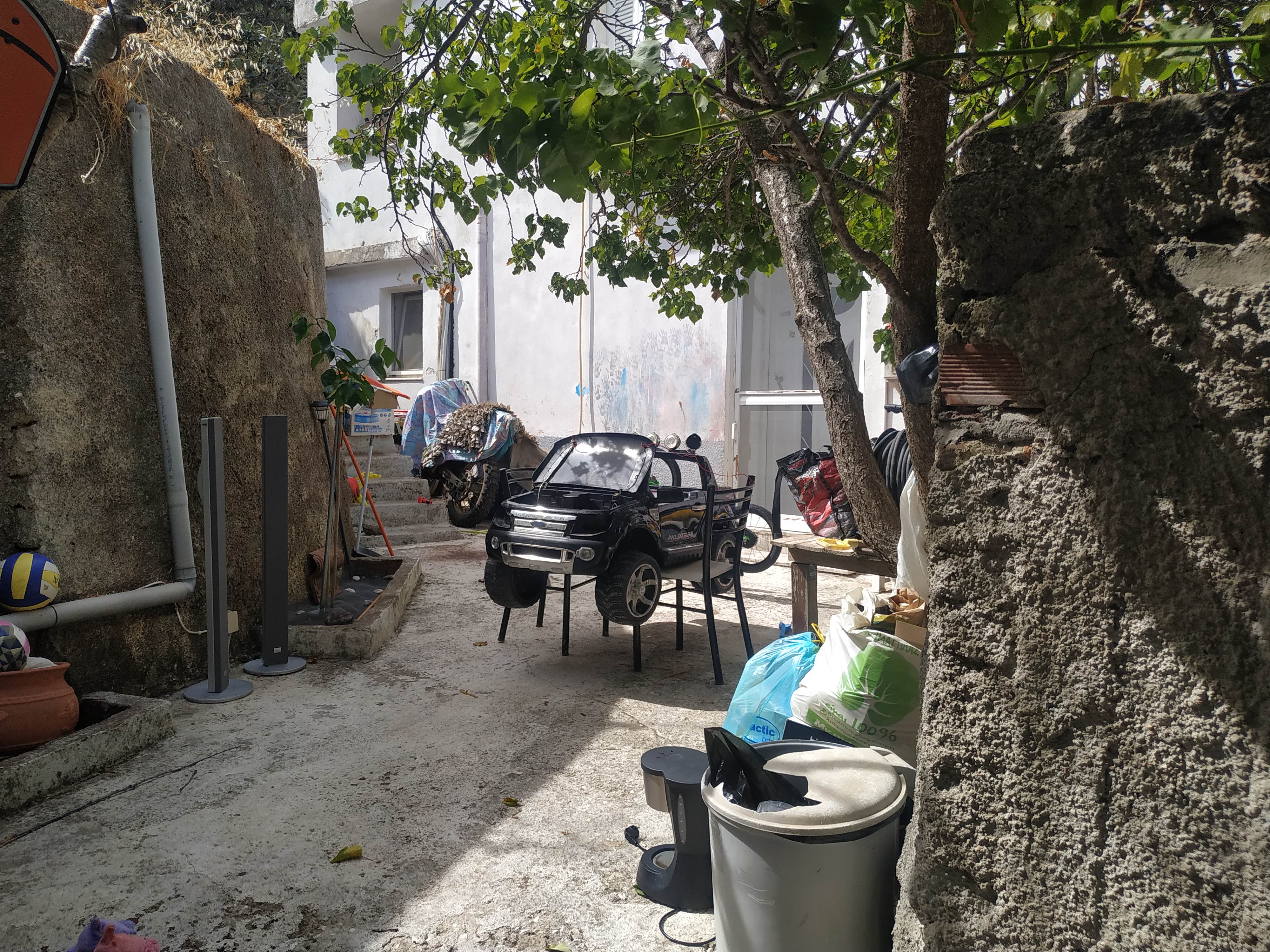 photo1
