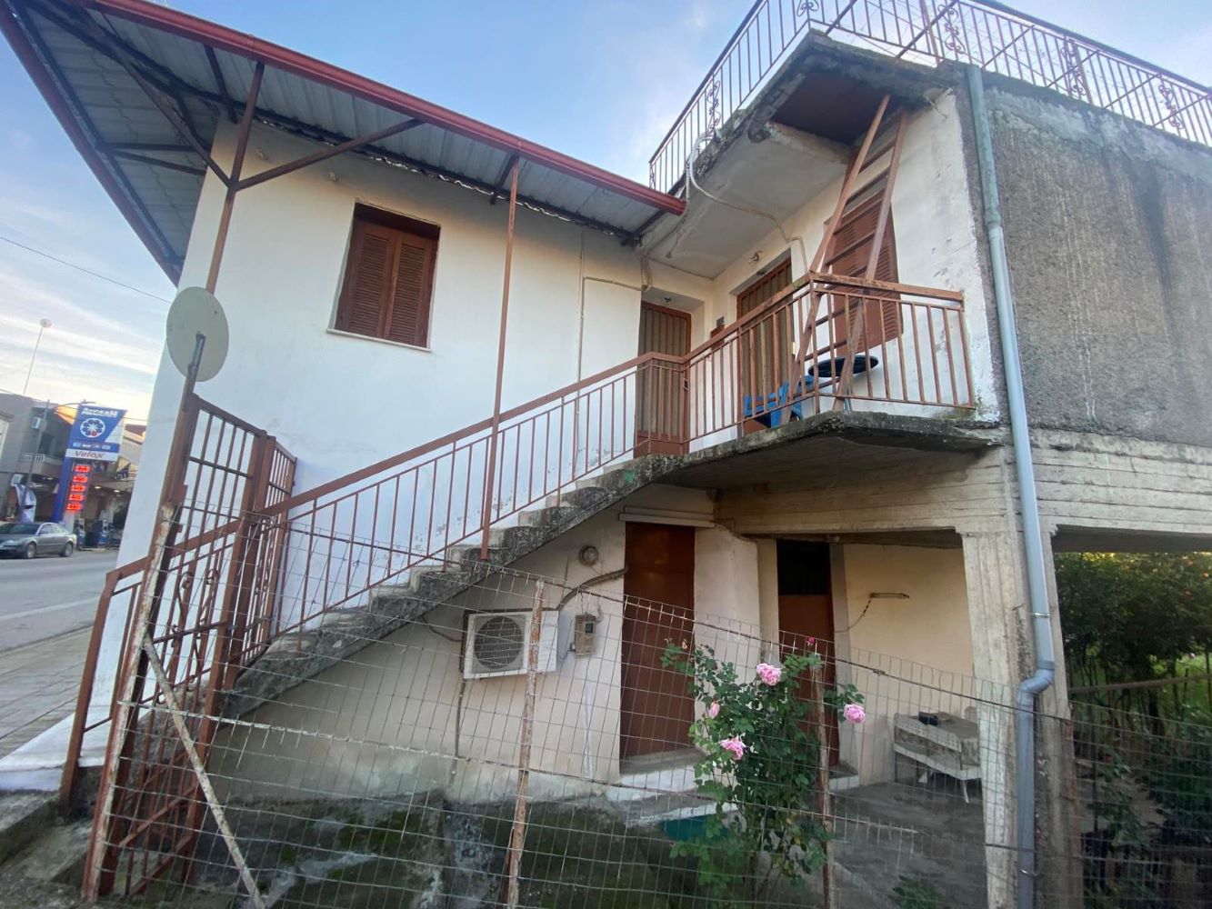 Οικόπεδο με κτίσμα  σε πλειστηριασμό Δήμος Αγρινίου
