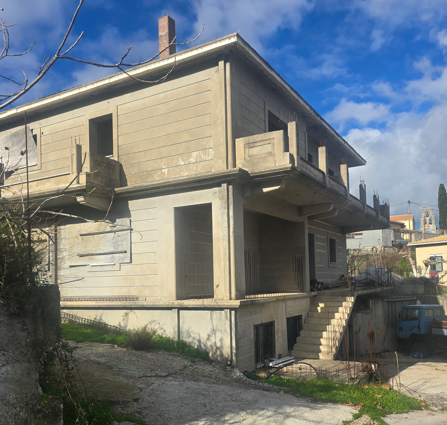 Οικόπεδο με κτίσμα  σε πλειστηριασμό Δήμος Λευκάδος