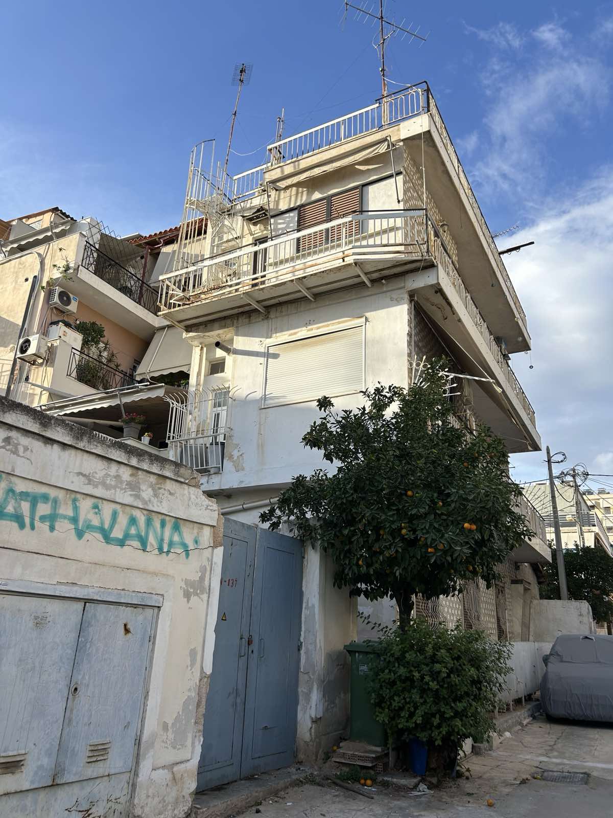 Οικόπεδο με κτίσμα  σε πλειστηριασμό Municipality of Nikia - Agios Ioannou Rentis