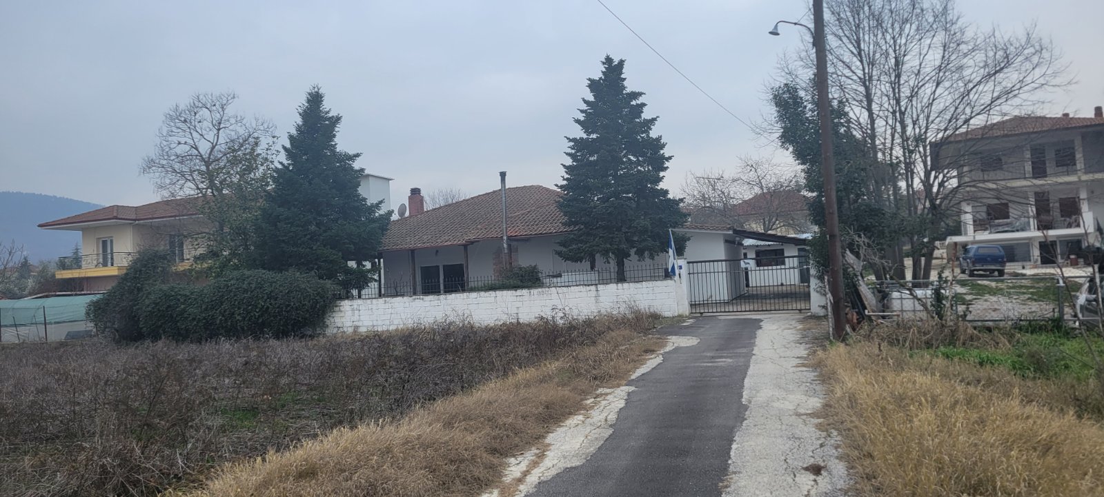 Οικόπεδο με κτίσμα 1000.19 sq.m. σε πλειστηριασμό Municipality of Oreokastro