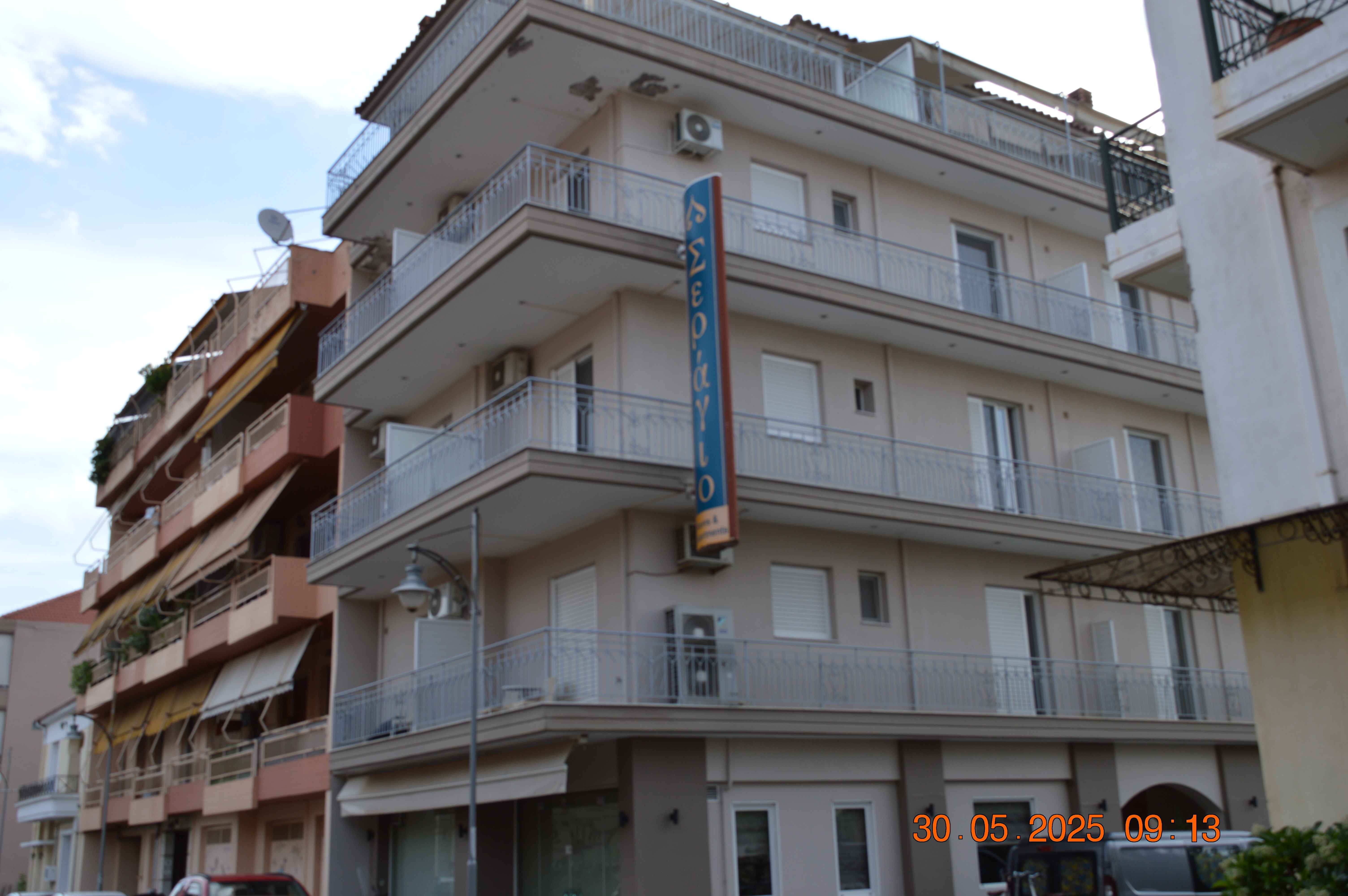 photo1