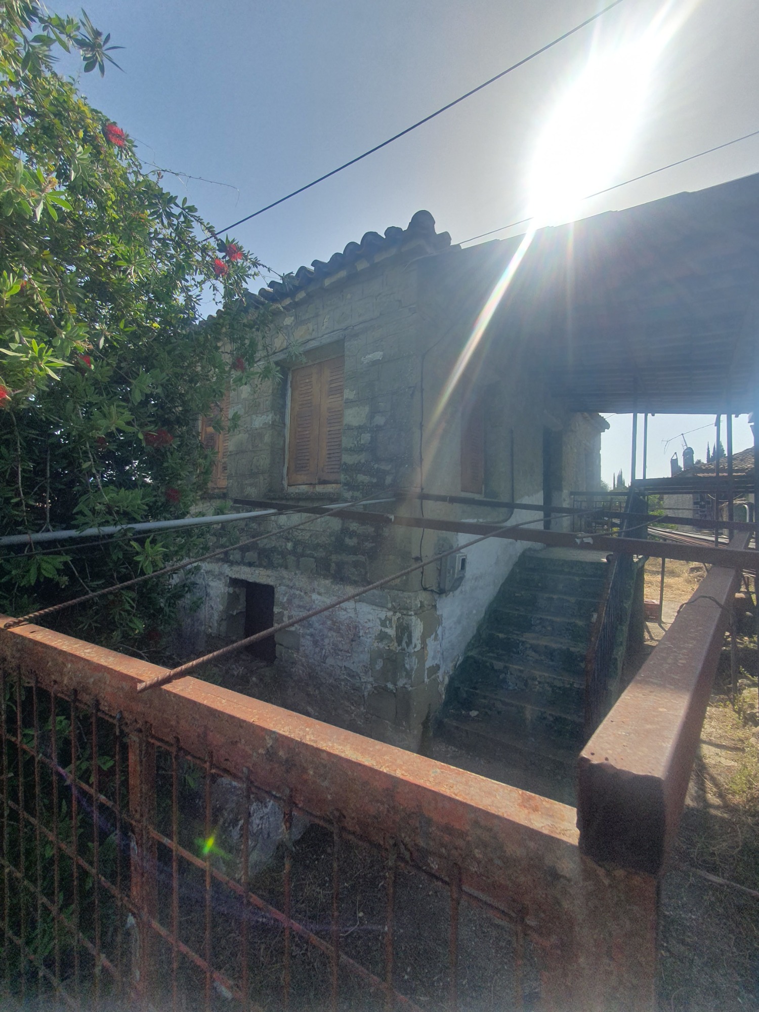 Οικόπεδο με κτίσμα 162 sq.m. σε πλειστηριασμό Municipality of Agrinio