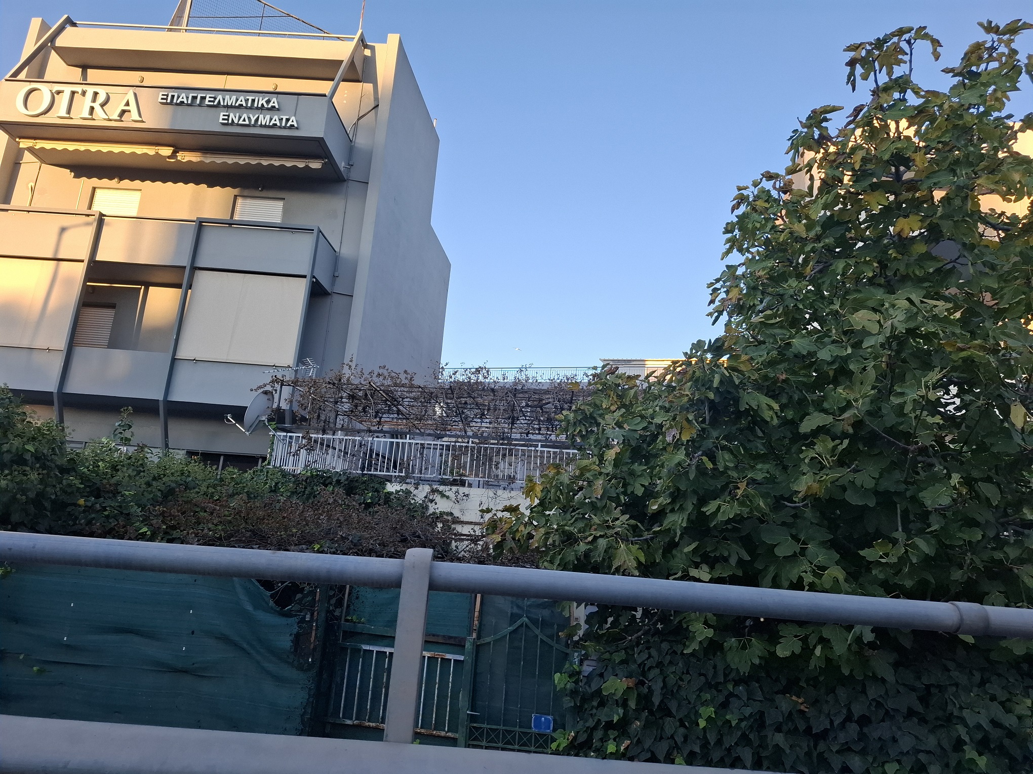Οικόπεδο με κτίσμα 55 sq.m. σε πλειστηριασμό Municipality of Peristeri