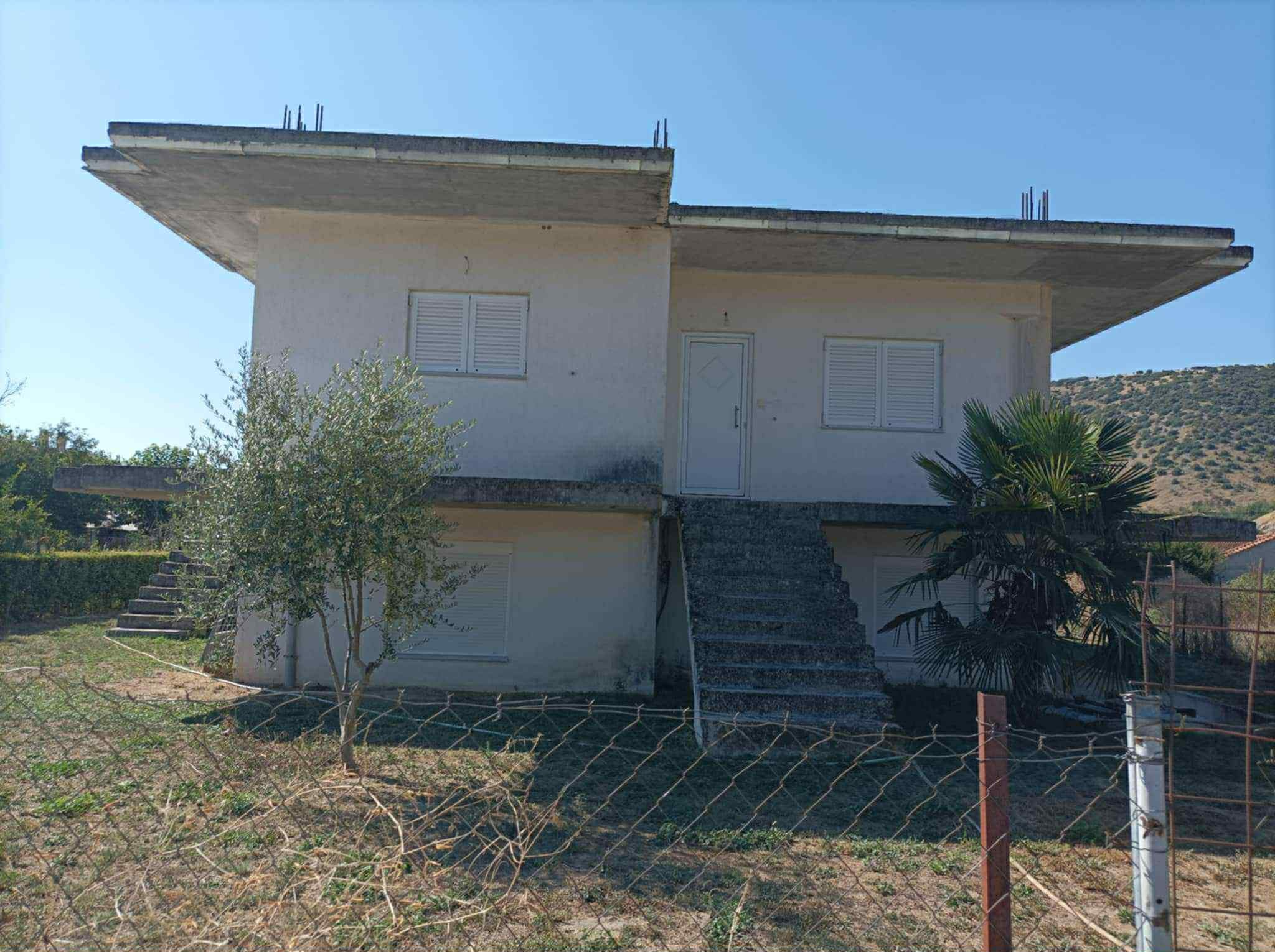 Οικόπεδο με κτίσμα  σε πλειστηριασμό Δήμος Φαρκαδόνας