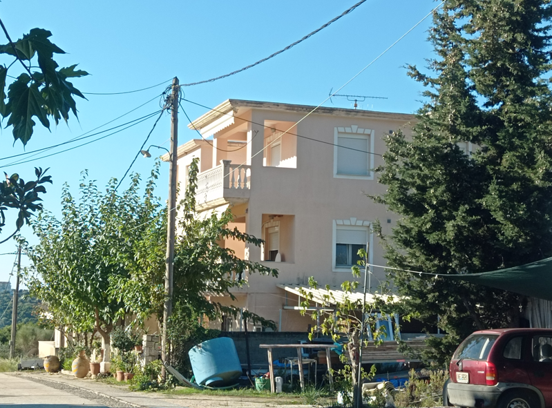 photo1