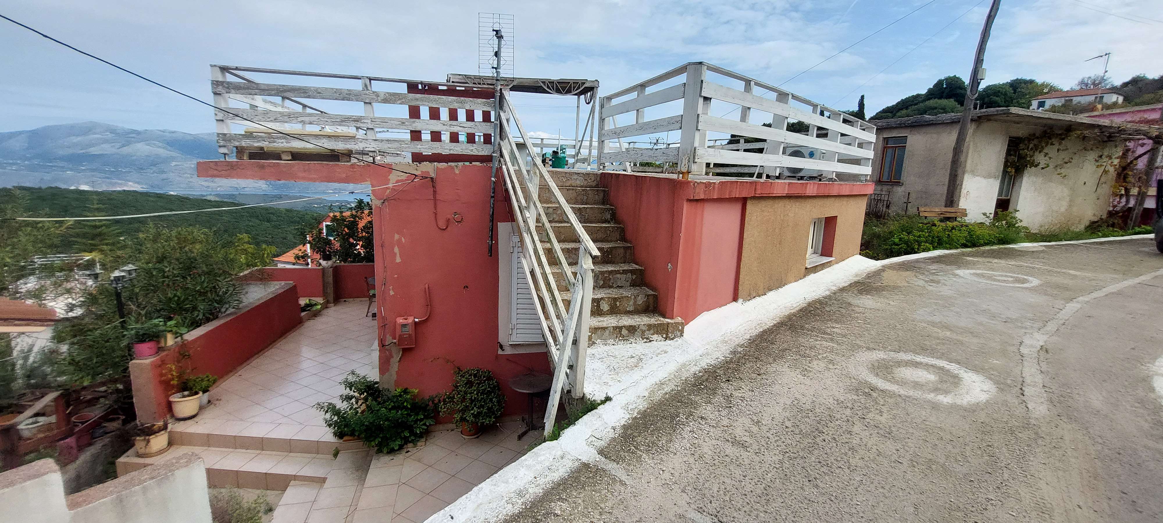 Οικόπεδο με κτίσμα  σε πλειστηριασμό Δήμος Κεφαλονιάς