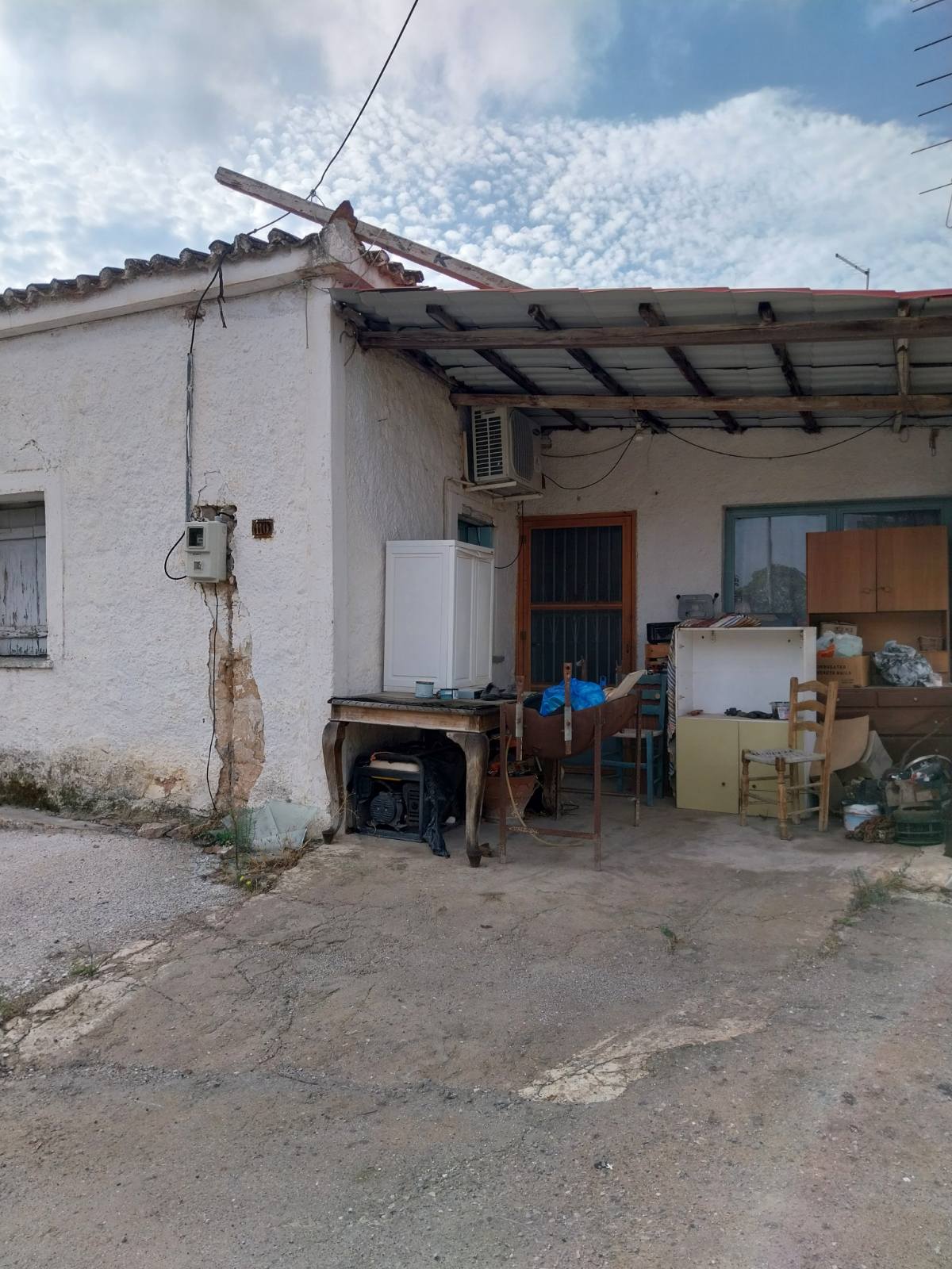 Οικόπεδο με κτίσμα  σε πλειστηριασμό Δήμος Αίγινας