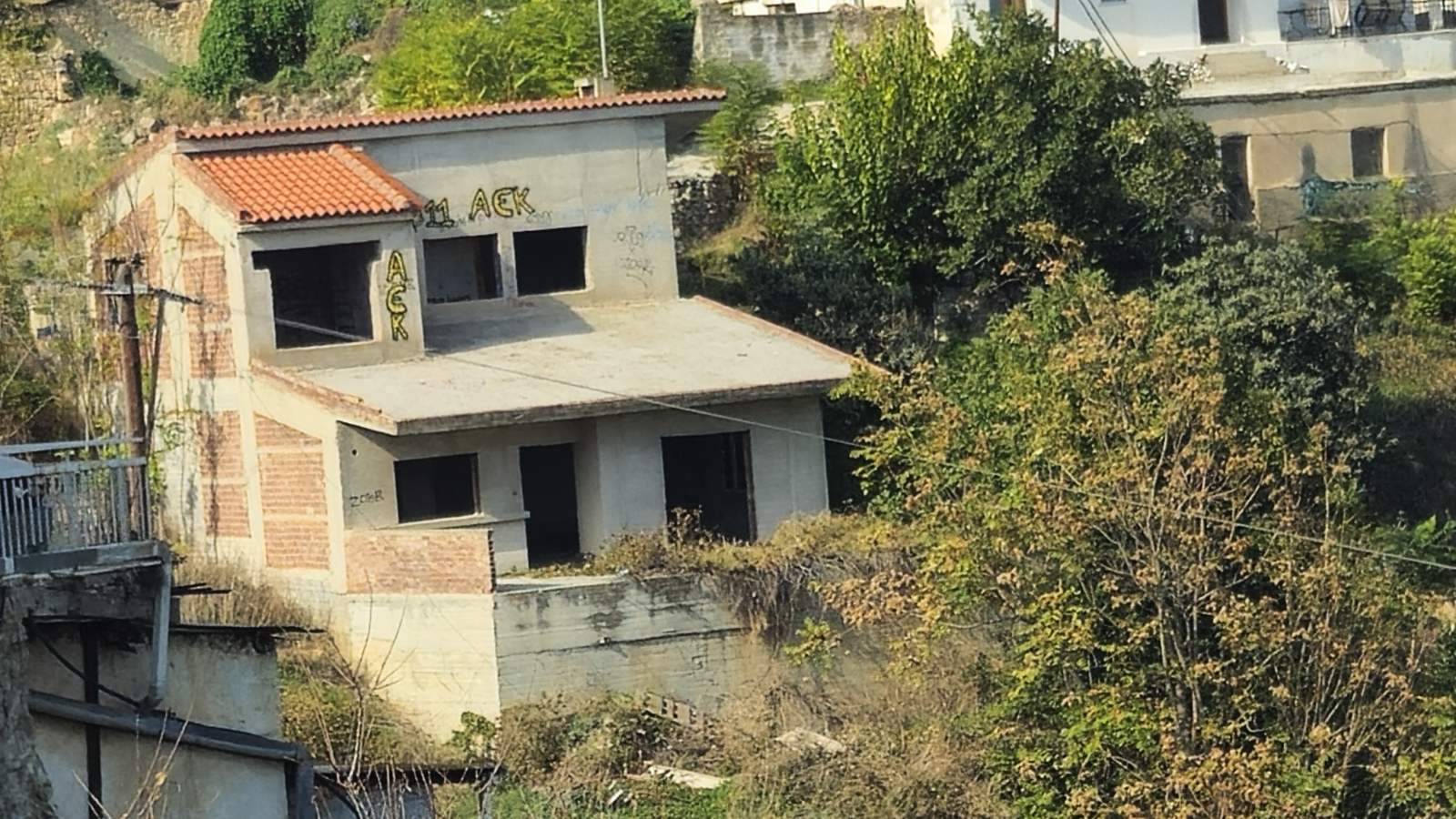 Οικόπεδο με κτίσμα  σε πλειστηριασμό Δήμος Σικυωνίων