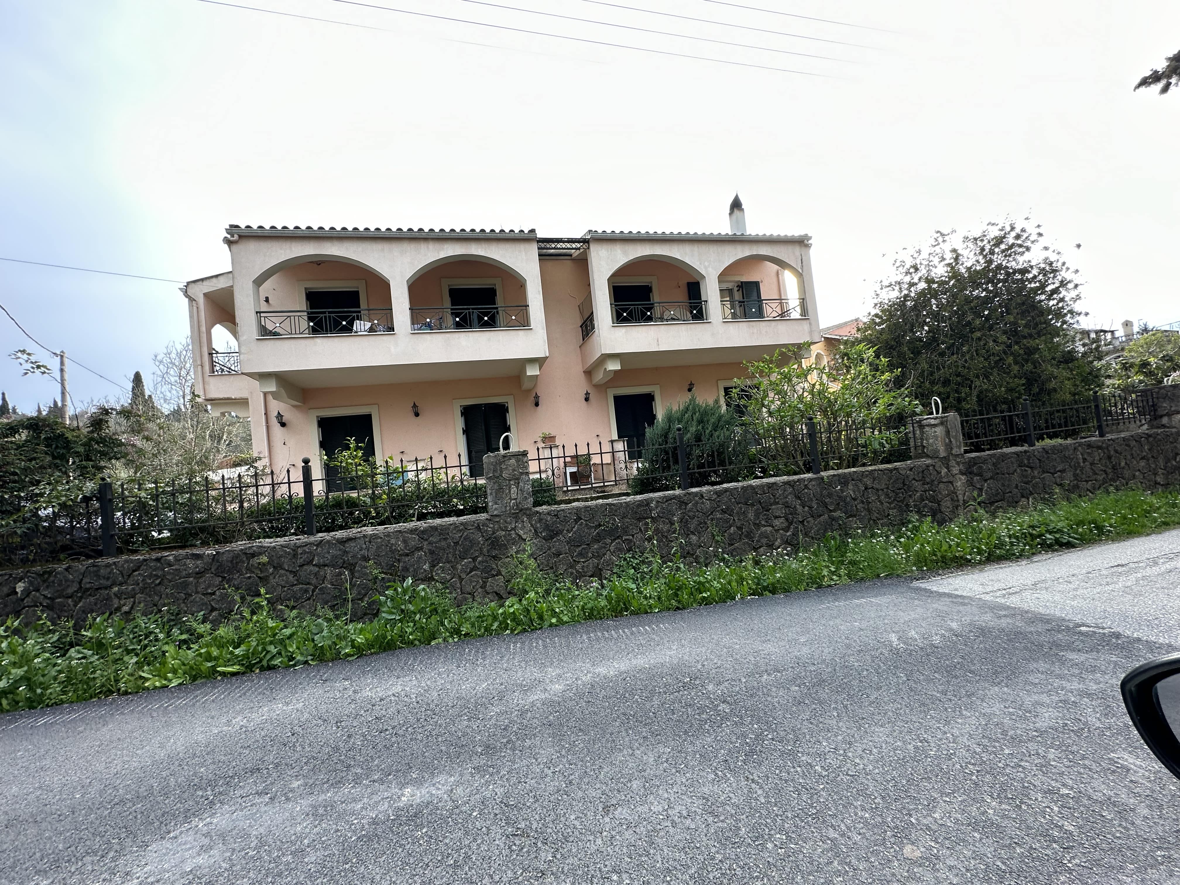 Οικόπεδο με κτίσμα  σε πλειστηριασμό Δήμος Κέρκυρας