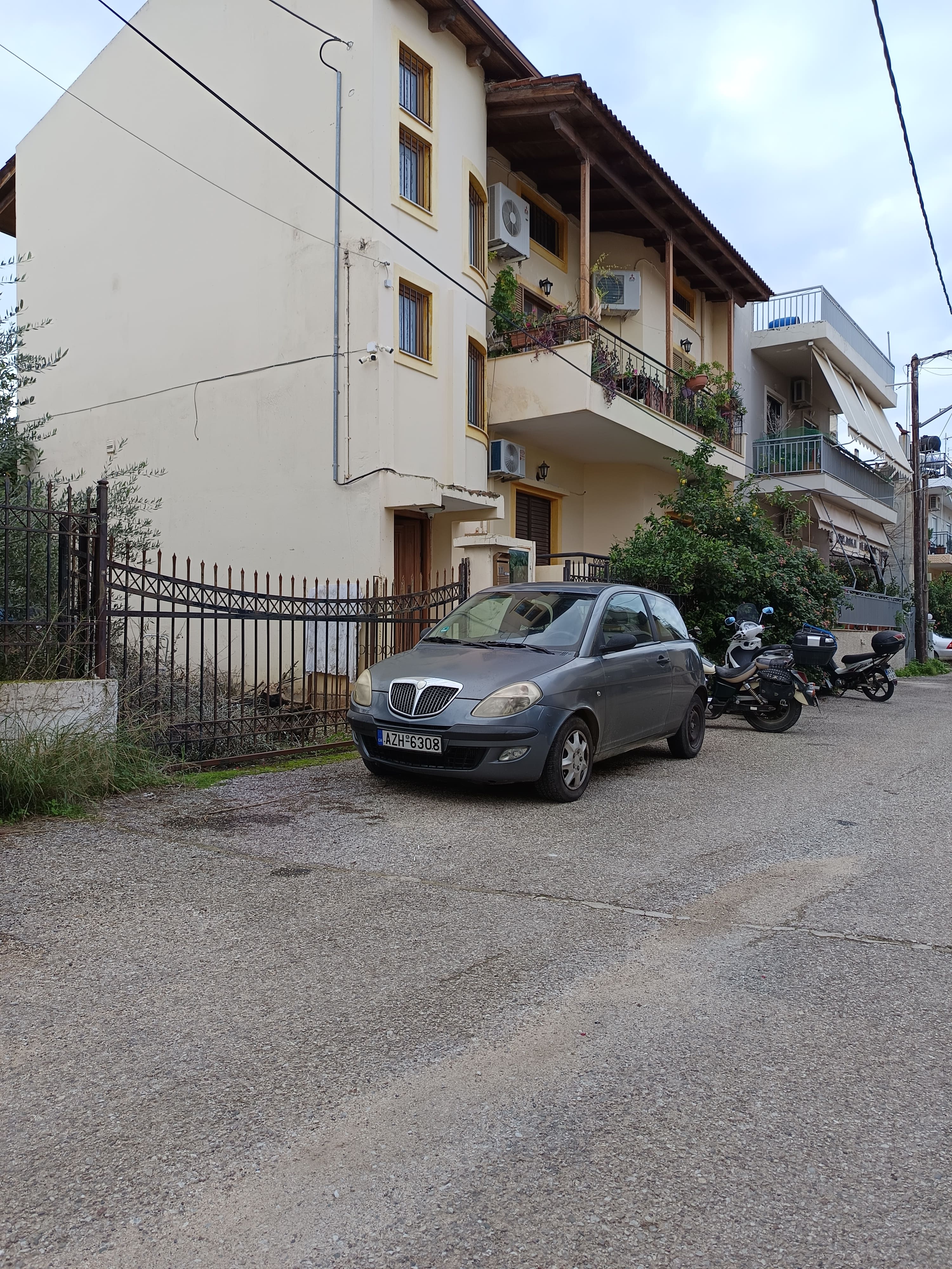 photo1
