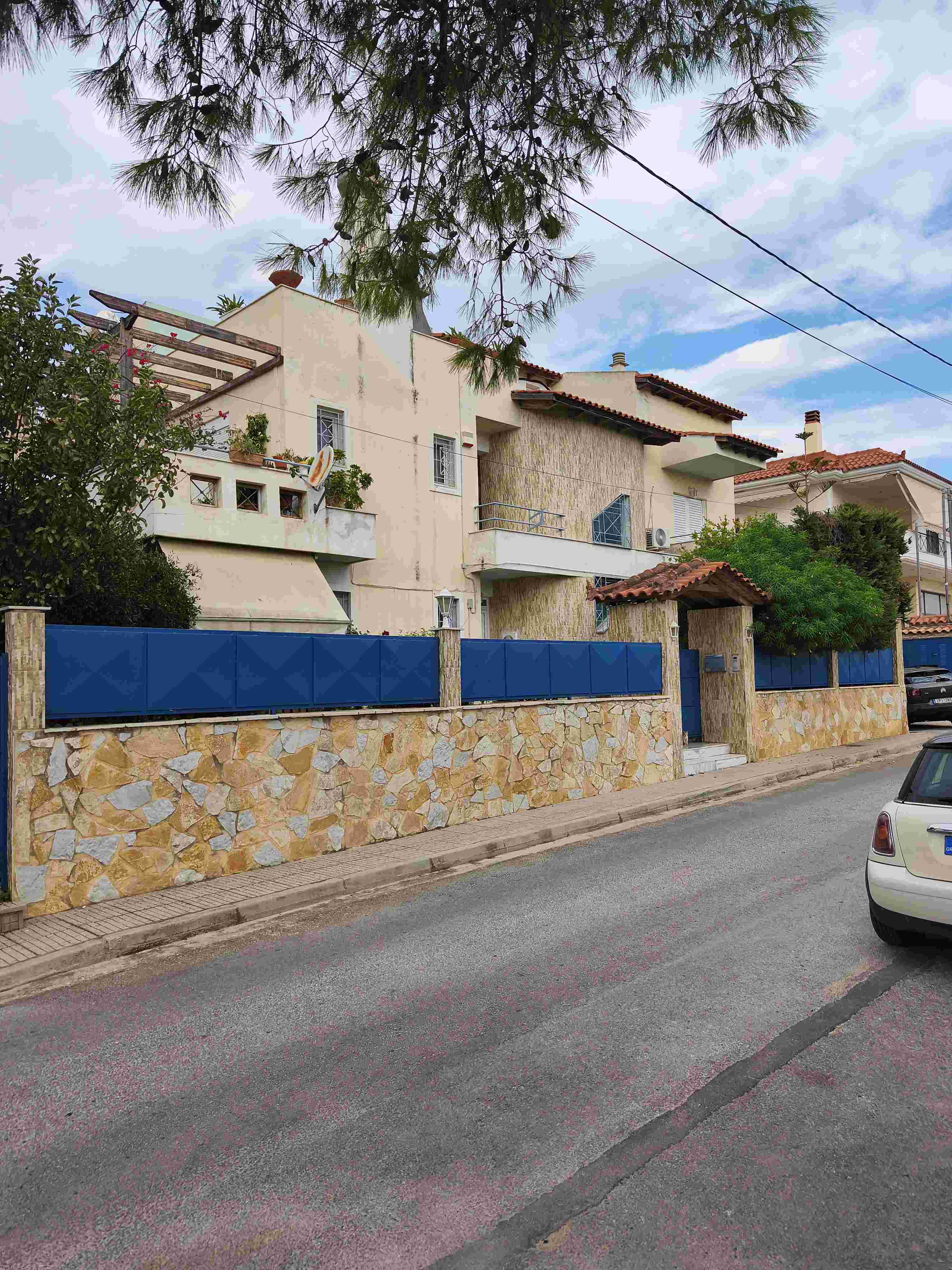 Οικόπεδο με κτίσμα  σε πλειστηριασμό Δήμος Βάρης - Βούλας - Βουλιαγμένης