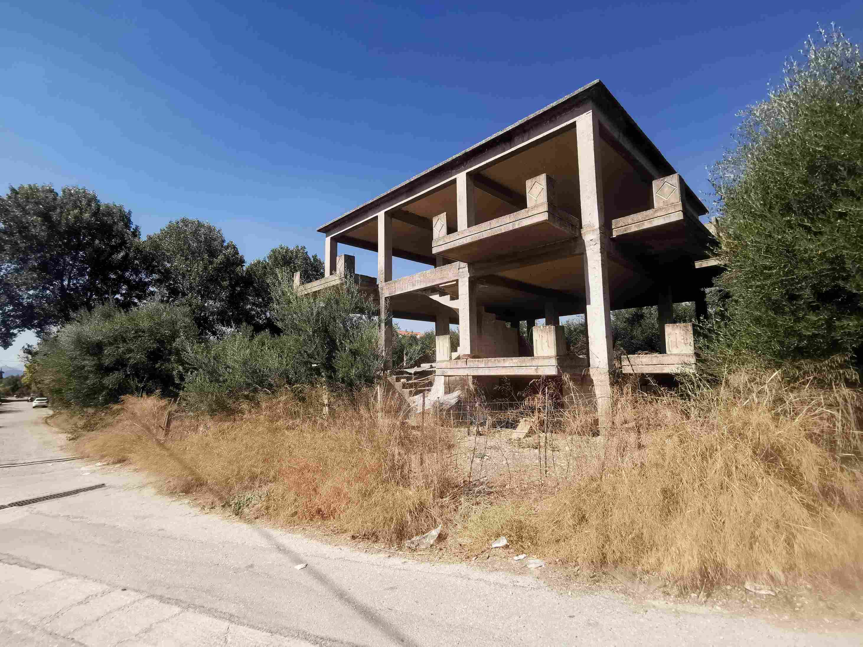 Οικόπεδο με κτίσμα 408.64 sq.m. σε πλειστηριασμό Municipality of Patreon