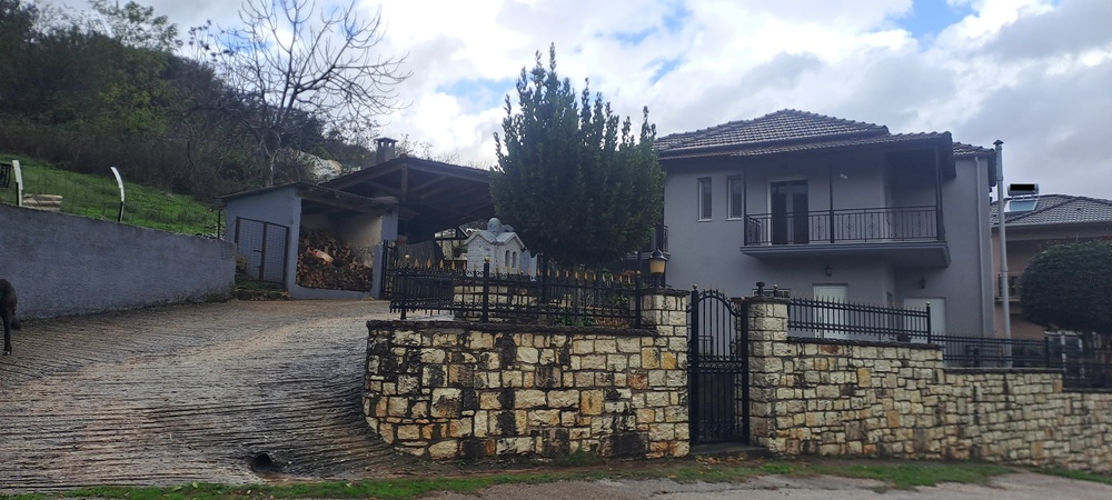 Οικόπεδο με κτίσμα  σε πλειστηριασμό Δήμος Ζίτσας