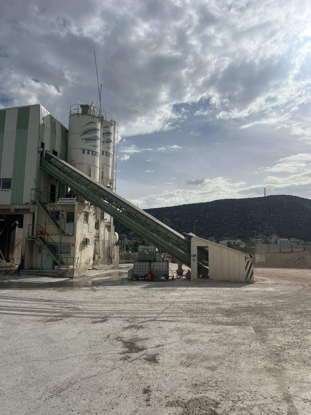 Οικόπεδο με κτίσμα  σε πλειστηριασμό Δήμος Φυλής