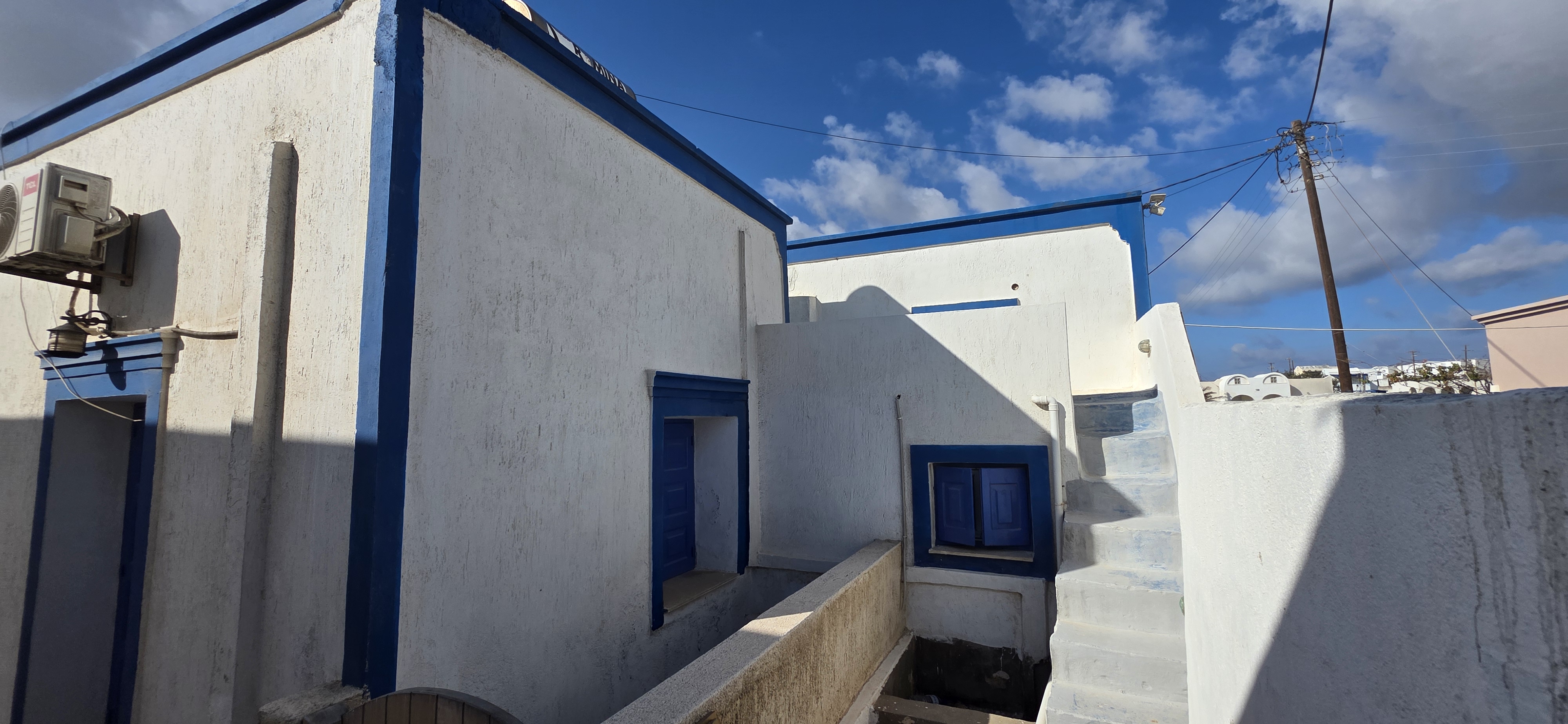 Οικόπεδο με κτίσμα  σε πλειστηριασμό Δήμος Θήρας