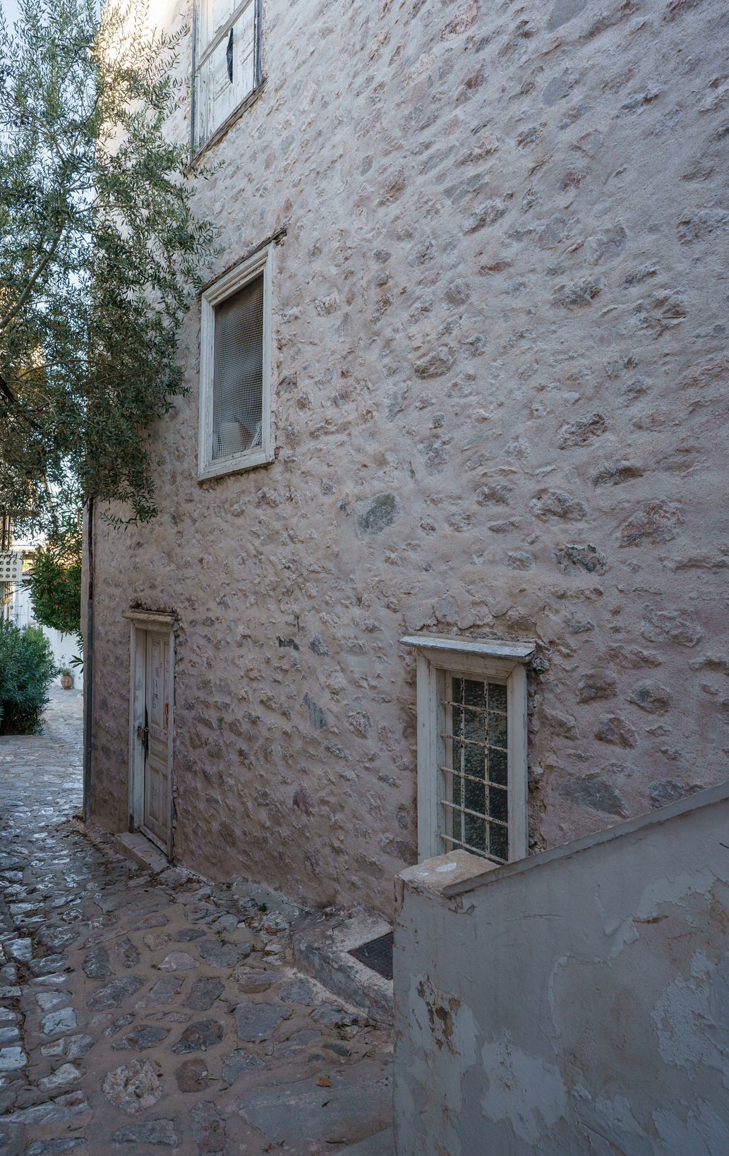 Οικόπεδο με κτίσμα 45.50 τ.μ. σε πλειστηριασμό Δήμος Ύδρας