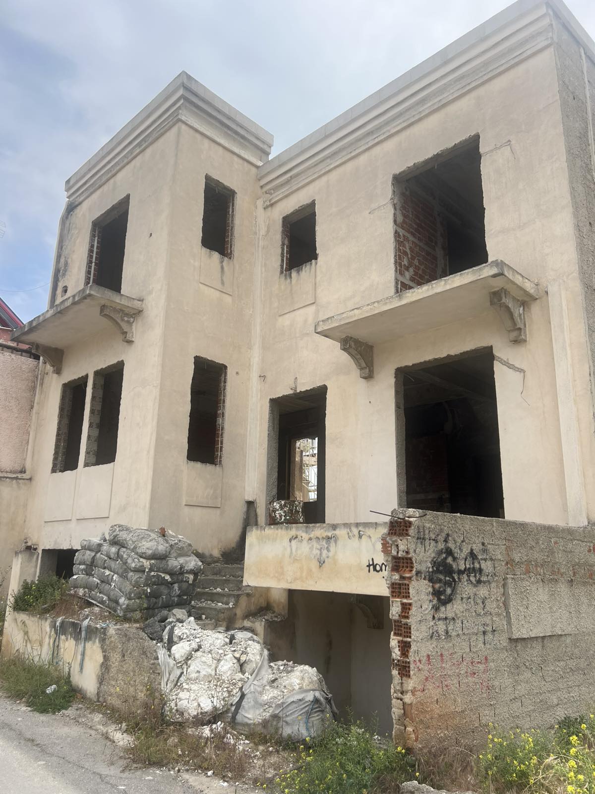 Οικόπεδο με κτίσμα  σε πλειστηριασμό Δήμος Μάνδρας - Ειδυλλίας