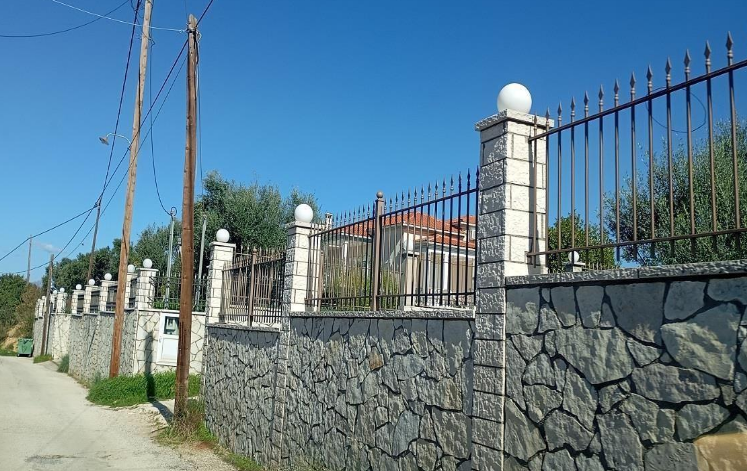 Αγροτεμάχιο με κτίσμα  σε πλειστηριασμό Δήμος Πατρέων