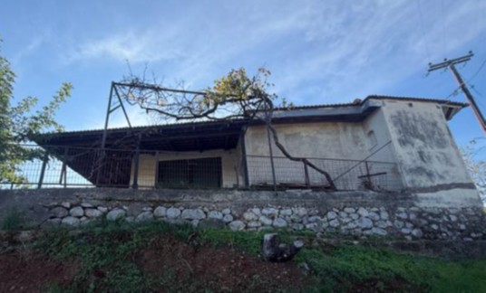 Οικόπεδο με κτίσμα  σε πλειστηριασμό Δήμος Στυλίδος