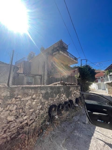 Οικόπεδο με κτίσμα  σε πλειστηριασμό Δήμος Καλαβρύτων