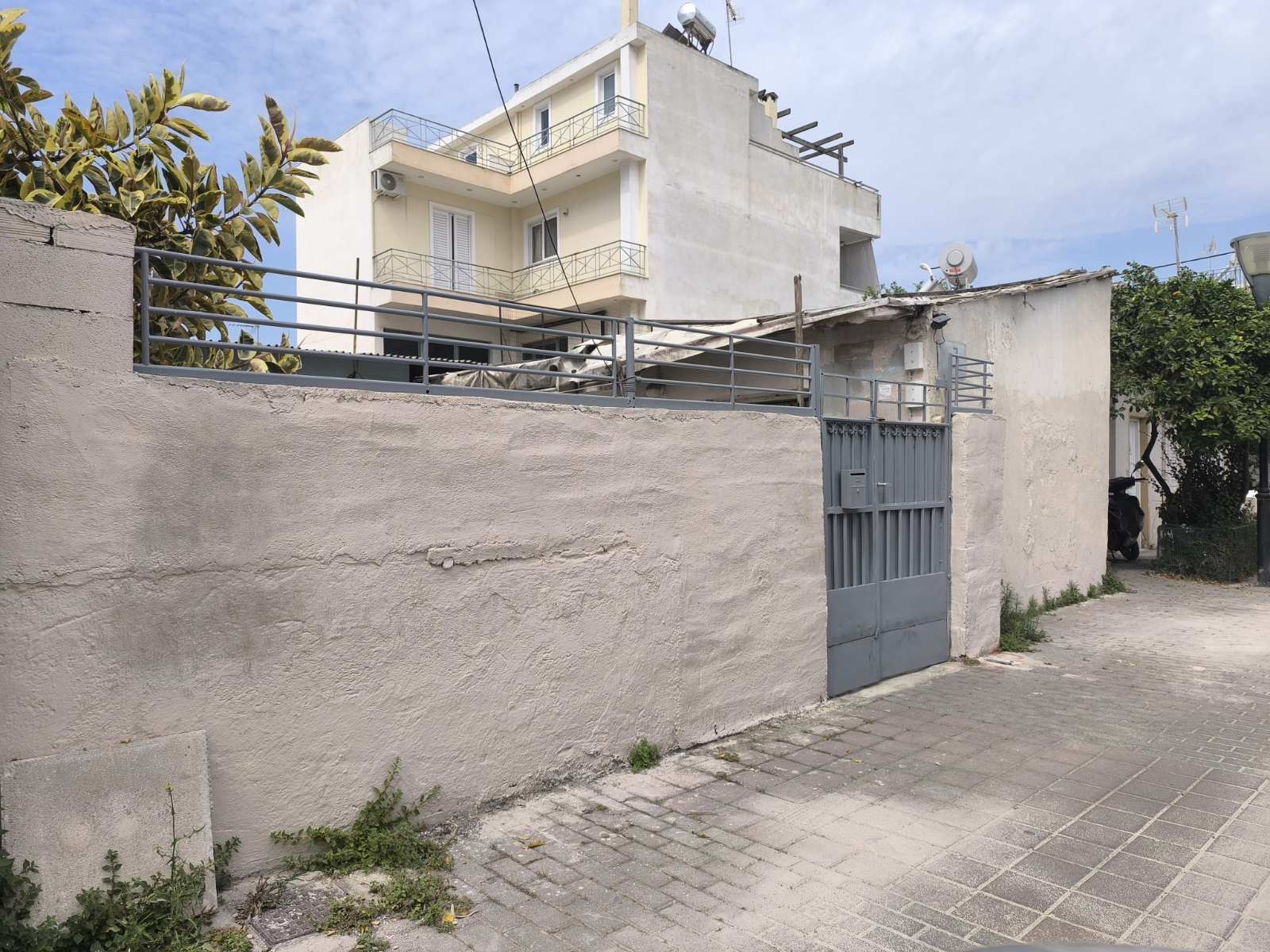 Οικόπεδο με κτίσμα  σε πλειστηριασμό Δήμος Μοσχάτου - Ταύρου