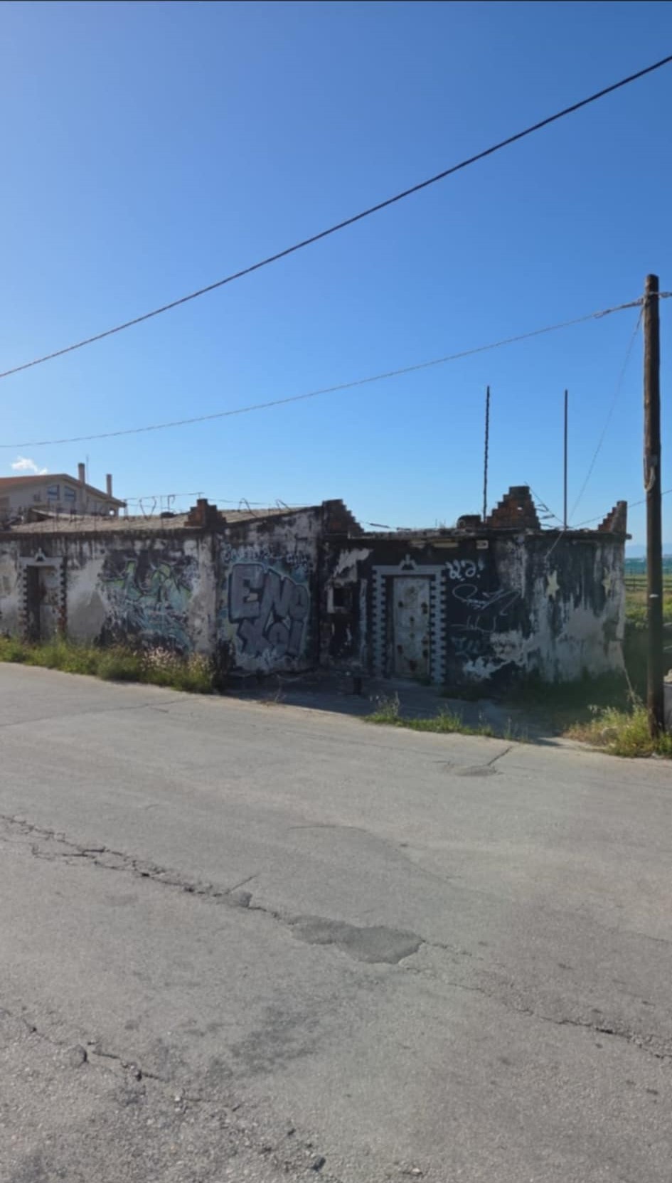 Οικόπεδο με κτίσμα 300 sq.m. σε πλειστηριασμό Municipality of Corinthia