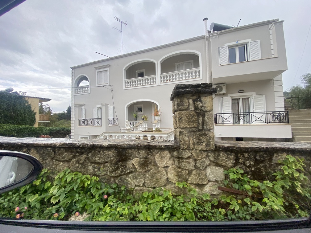 Οικόπεδο με κτίσμα  σε πλειστηριασμό Δήμος Κέρκυρας