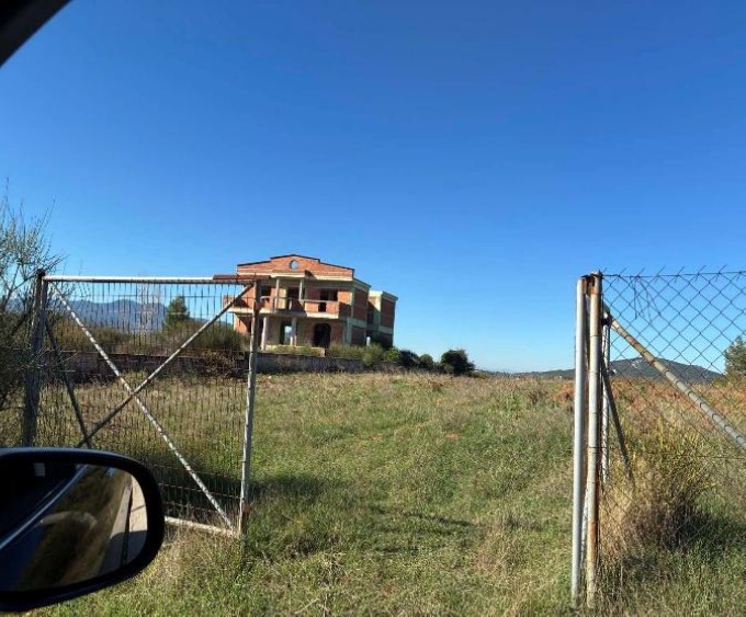 Αγροτεμάχιο με κτίσμα  σε πλειστηριασμό Δήμος Ωρωπού