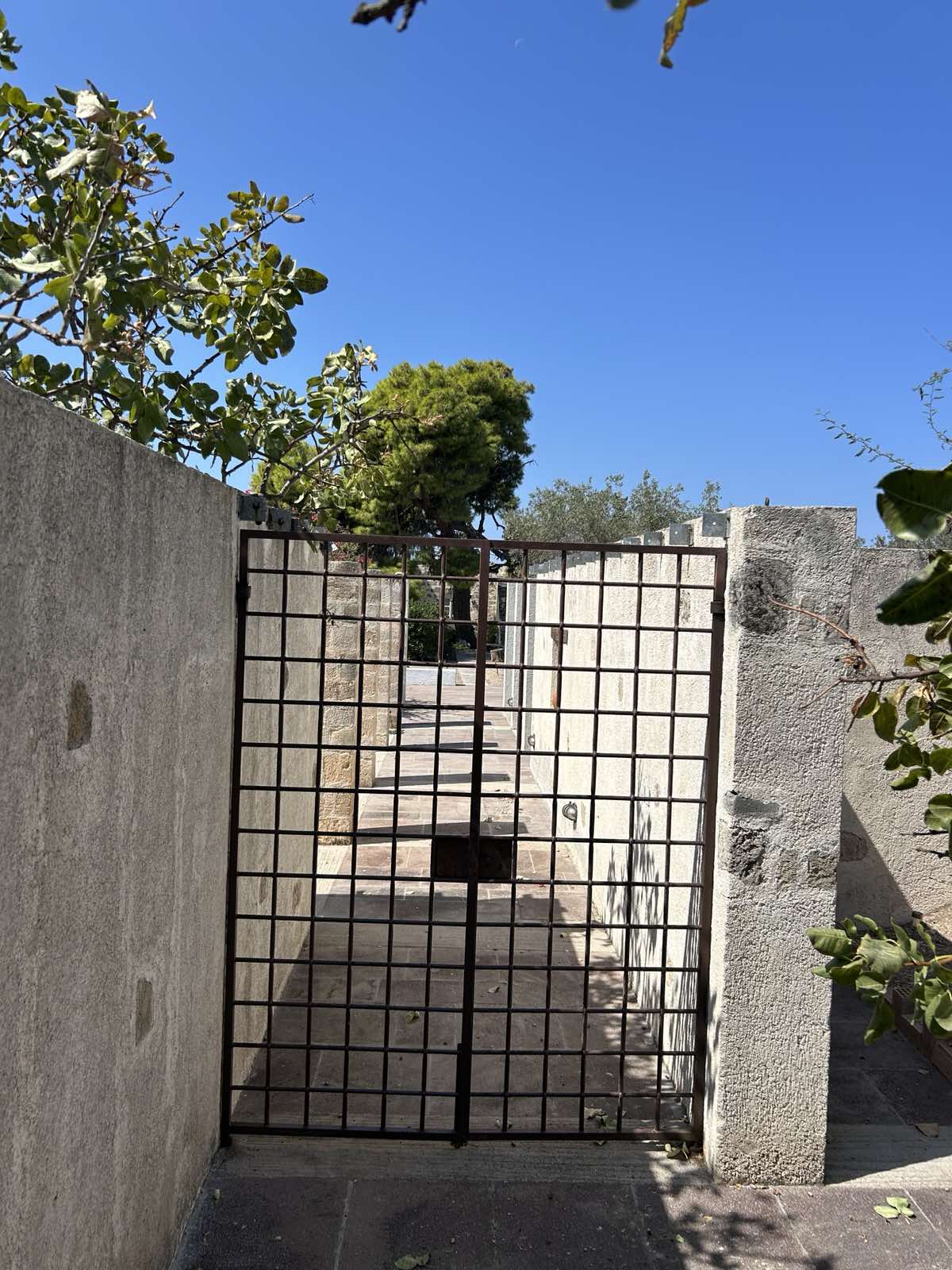 Οικόπεδο με κτίσμα 4196.60 τ.μ. σε πλειστηριασμό Δήμος Αίγινας