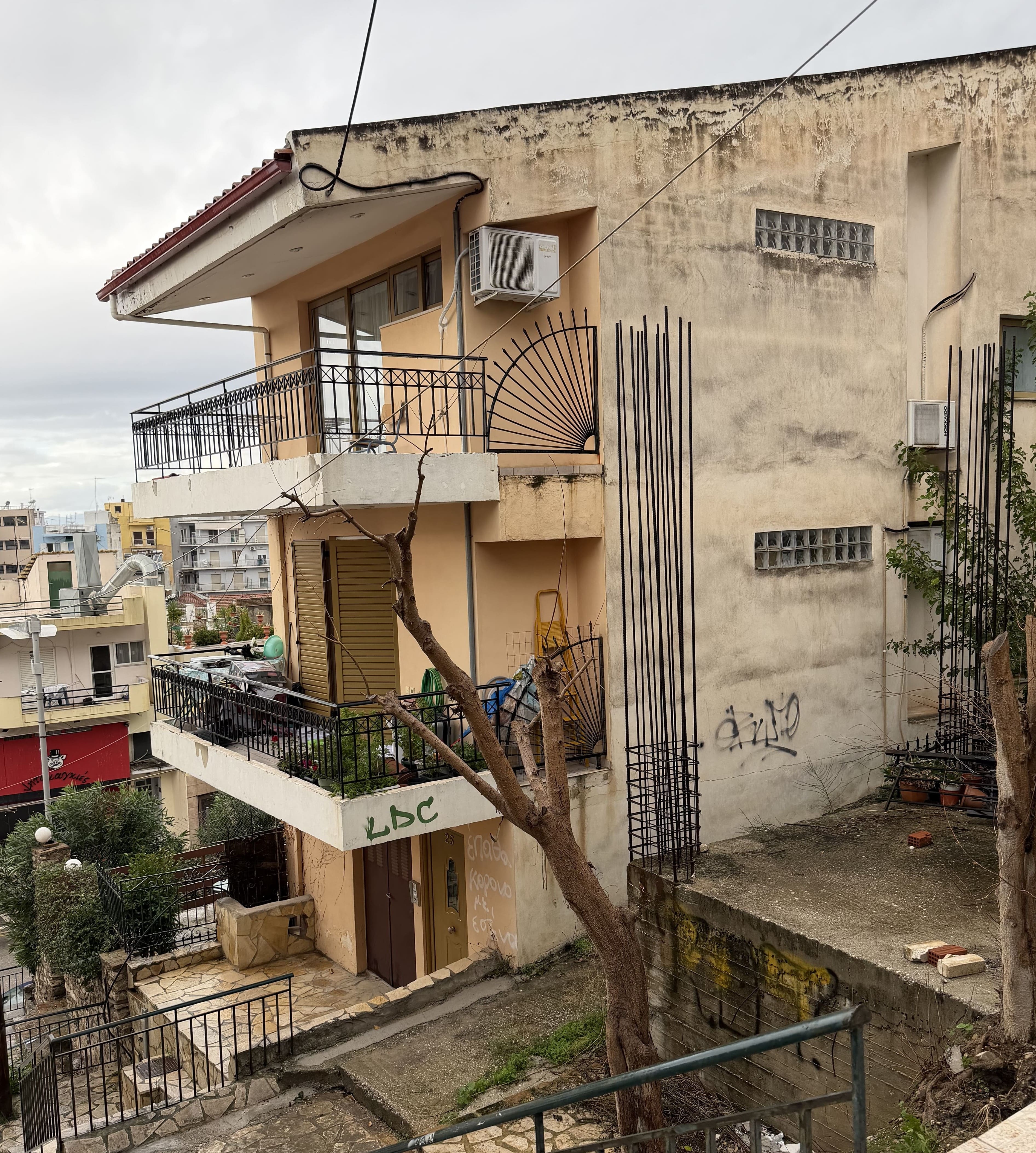 Οικόπεδο με κτίσμα  σε πλειστηριασμό Δήμος Πατρέων