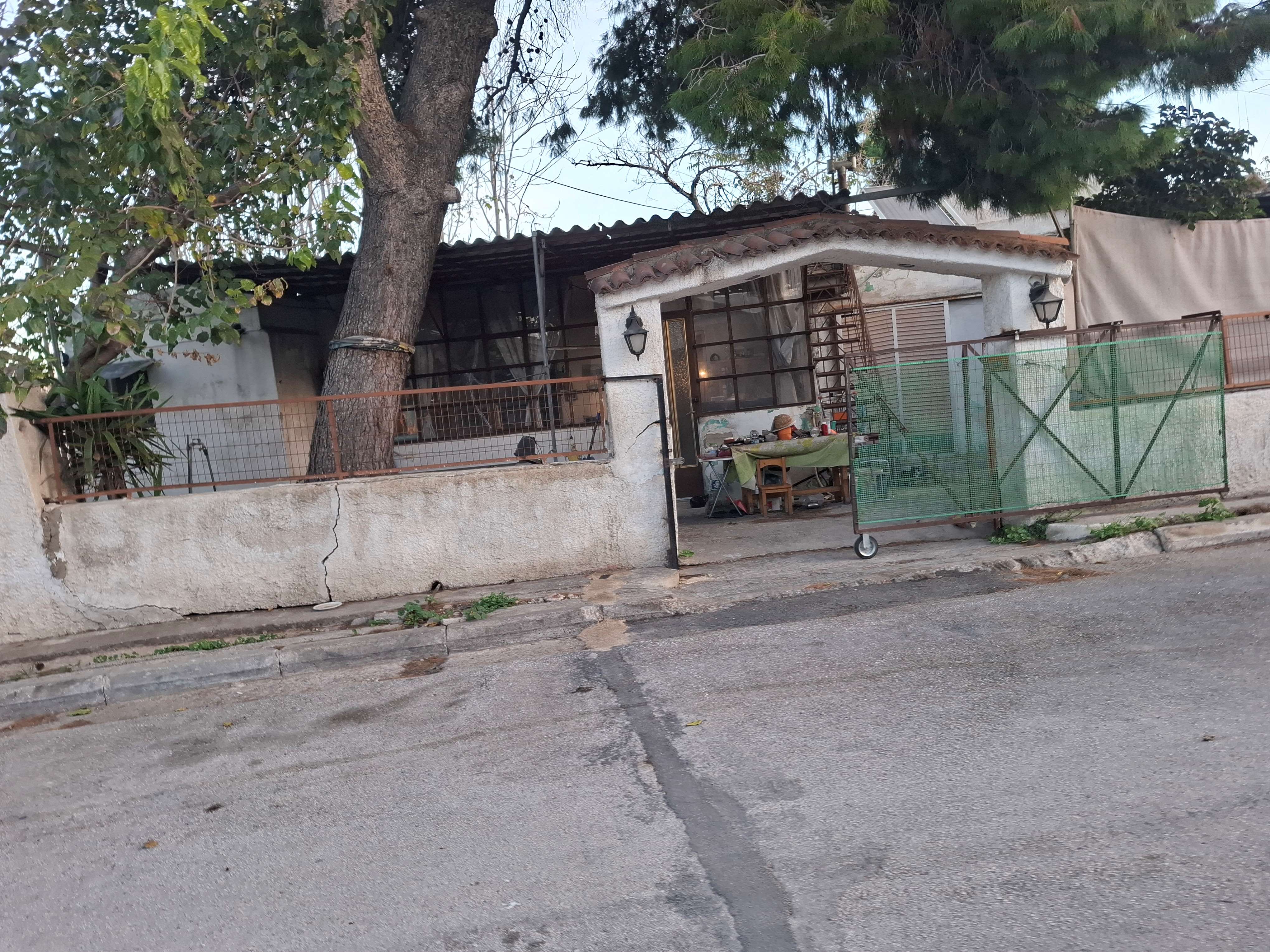 Οικόπεδο με κτίσμα  σε πλειστηριασμό Δήμος Μοσχάτου - Ταύρου