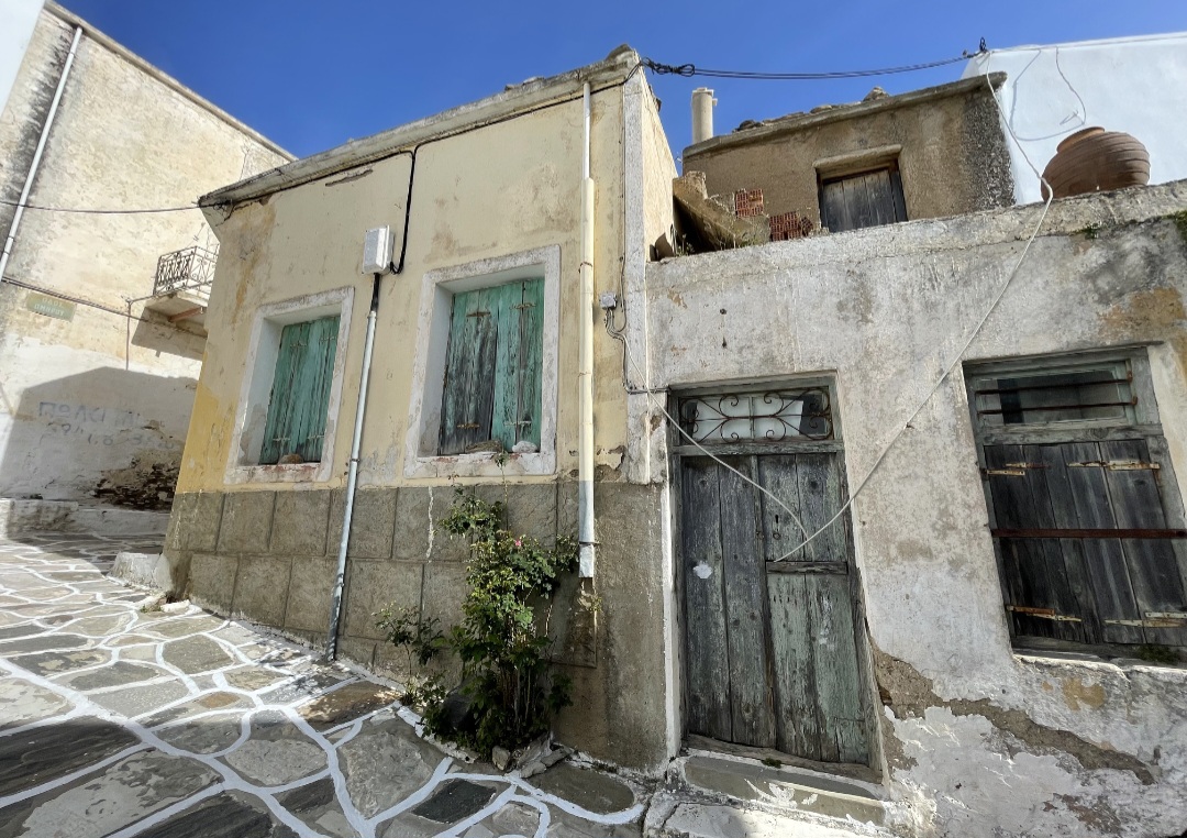 Οικόπεδο με κτίσμα 71 τ.μ. σε πλειστηριασμό Δήμος Πάρου