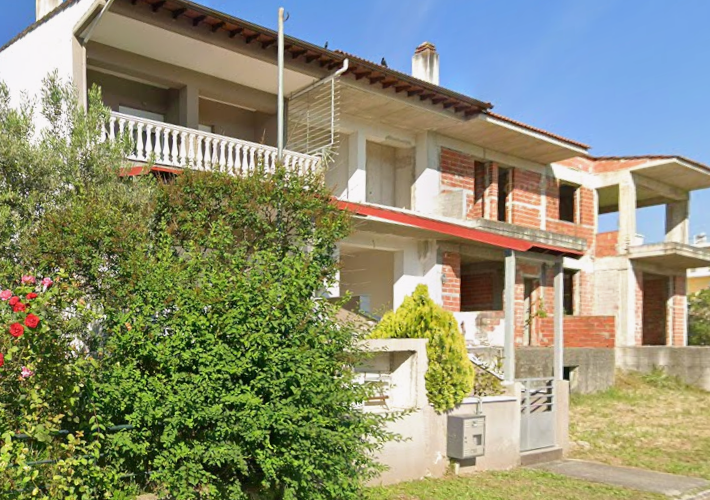 Ημιτελής μεζονέτα 185 τ.μ. με χώρο στάθμευσης