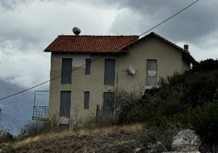 Μονοκατοικία 311 τ.μ. με θέσεις στάθμευσης