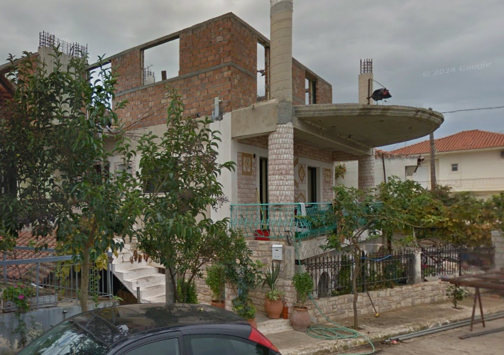 Ημιτελές κτήριο κατοικιών 261 τ.μ.