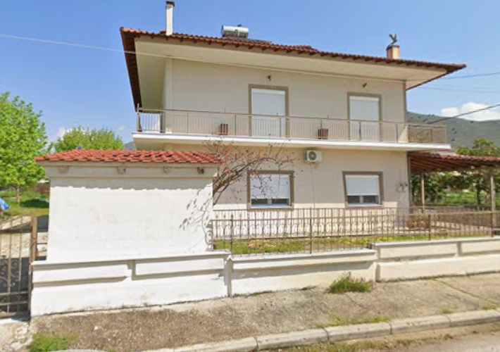 Μονοκατοικία 198 τ.μ. με θέση στάθμευσης και αποθήκες