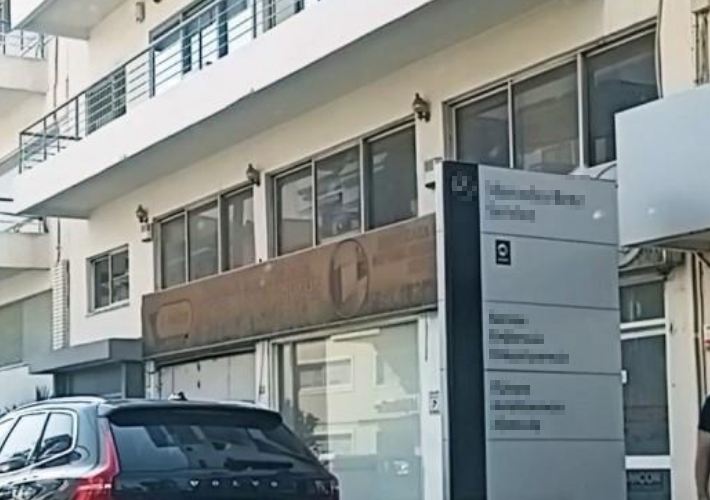 Κατάστημα 275 τ.μ. με πατάρι 100 τ.μ.