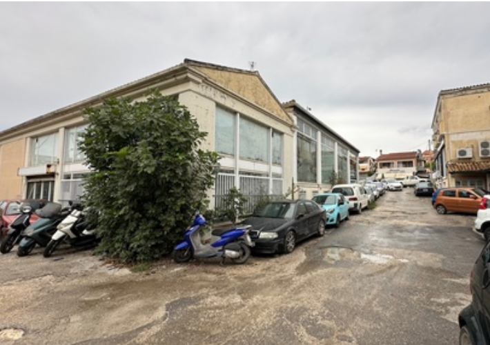 Κατάστημα 144 τ.μ. με πατάρι 120 τ.μ. και αποθήκη 112 τ.μ.