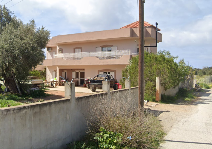 Κτήριο κατοικιών 329 τ.μ. και αποθήκη