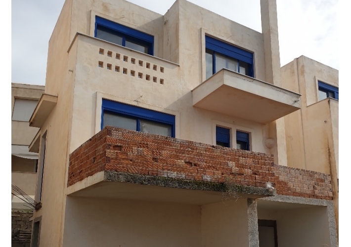 Ημιτελής μεζονέτα 152 τ.μ. με θέση στάθμευσης